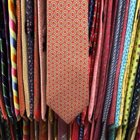 Hermès tie. Red, gold, and white. - Picture 2 of 7
